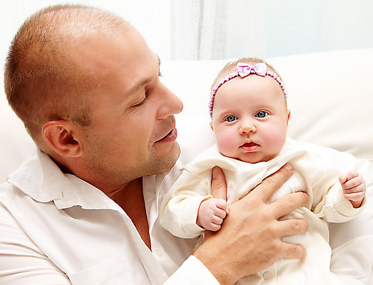 포토 JPG 해외이미지 백인 라이프스타일 손 남자 딸 행복 유럽 얼굴 어린이 가족 포옹 새로움 함께함 건강 사랑 사람 성인 두명 부모 기쁨 육아 흰색 아기 신생아 잡기 아빠 작음 걸음마 고립 돌봄 해외202004 해외포토 서양인 감정 나라 컬러 컨셉 관계 안기 모션 생활 신체부위 크기 파일형식