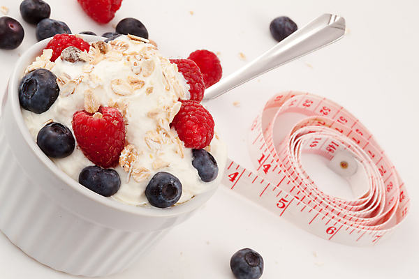 포토 JPG 해외이미지 줄자 사람없음 숟가락 달콤 크림 블루베리 산딸기 휘핑크림 해외202004 해외포토 과일 수저 자 맛 휘핑 파일형식