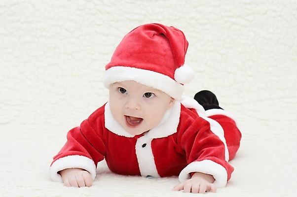 포토 JPG 해외이미지 백인 1 남자 행복 아들 어린이 크리스마스 휴가 손자 한명 사람 정장 소년 빨간색 산타클로스 흰색 아기 달콤 작음 호기심 거짓말 걸음마 천진난만 캡모자 클라우스 해외202004 해외포토 서양인 모자_잡화 옷 기념일 감정 컬러 컨셉 가족 모션 맛 크기 손주 파일형식