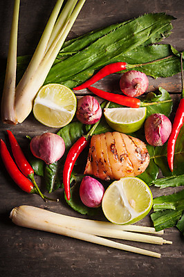 포토 JPG 해외이미지 전통 음식 백그라운드 채소 재료 태국 고추 아침 건강 요리 동양인 사람없음 목재 주방 식사 시골 신선 뜨거움 허브 향신료 준비 매움 날것 라임 레시피 내추럴 적양파 해외202004 해외포토 주간 나무 식물 아시아 과일 양파 인종 맛 향미료 파일형식