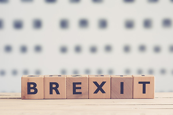 포토 JPG 해외이미지 배너 영어 유럽 컨셉 돈 비즈니스 출입구 영국 잉글랜드 사람없음 금융 경제 금지 유로 뉴스 시장 선택 주식 위험 큼 투표 방향 심볼 사인 파운드 개선 떠남 왕국 위기 유럽연합 전국 정치 회원 브렉시트 해외202004 해외포토 문자 나라 모션 재산 크기 선거 파일형식