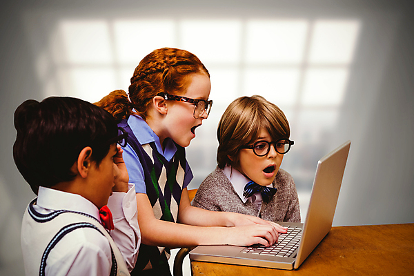 포토 JPG 해외이미지 백인 학생 여자 교육 남자 어린이 창문 교실 학교 하늘 수업 초등학교 소년 건물 컴퓨터그래픽 세명 노트북 빛 학습 컴퓨터 도시풍경 디지털 공책 놀람 방 타이핑 도시 무선전화기 충격 개발 초보 혼혈 해외202004 해외포토 서양인 건축물 감정 문구용품 표정 사람 풍경 그래픽 전자제품 전화기 다문화 파일형식