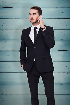 포토 JPG 해외이미지 백인 남자 넥타이 직장 한명 서기 정장 20대 컴퓨터그래픽 파란색 스마트폰 사무실 디지털 비즈니스맨 무선전화기 스마트 집중 스타일 해외202004 해외포토 서양인 1 잡화 옷 컬러 컨셉 회사 비즈니스 모션 사람 청년 그래픽 핸드폰 스마트기기 직장인 전화기 파일형식