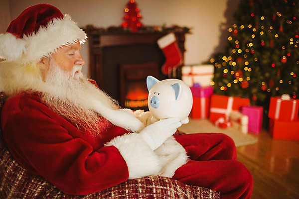 포토 JPG 해외이미지 백인 라이프스타일 노년 남자 크리스마스장식 크리스마스 거실 가정 불 아파트 주택 따뜻함 한명 장식 크리스마스트리 산타클로스 평화 축제 장식볼 저축 돼지저금통 축하 잡기 벽난로 안락의자 전나무 노인남자한명만 해외202004 해외포토 자연요소 서양인 나무 1 기념일 컨셉 의자 모션 사람 성인 건물 생활 금융 저금통 남자한명만 노인남자만 파일형식