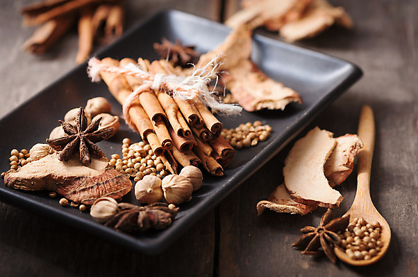 포토 JPG 해외이미지 음식 백그라운드 재료 탁자 건조 요리 사람없음 장식 갈색 주방 조미료 향신료 향 시나몬 해외202004 해외포토 컬러 가구 향미료 파일형식