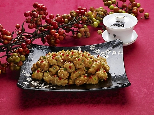 포토 JPG 스튜디오촬영 그릇 식기 접시 열매 음식 실내 근접촬영 사람없음 장식 가로 빨간색 중식 나뭇가지 찻잔 라조기 랴자오지 국내포토 나무 식물 뷰포인트 컬러 잔 내부 파일형식