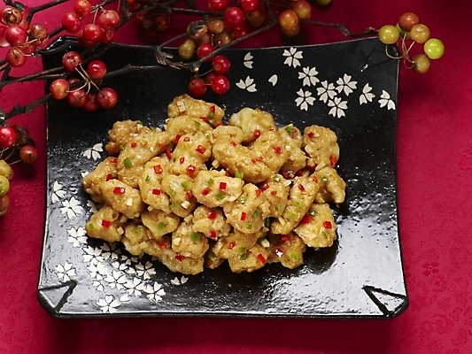 포토 JPG 스튜디오촬영 그릇 식기 접시 열매 음식 실내 근접촬영 사람없음 장식 가로 빨간색 중식 나뭇가지 라조기 랴자오지 국내포토 나무 식물 뷰포인트 컬러 내부 파일형식