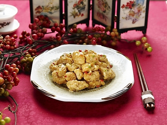 포토 JPG 스튜디오촬영 그릇 식기 접시 열매 음식 젓가락 실내 근접촬영 사람없음 장식 가로 빨간색 중식 나뭇가지 찻잔 라조기 랴자오지 미니병풍 국내포토 나무 식물 뷰포인트 컬러 잔 수저 내부 파일형식