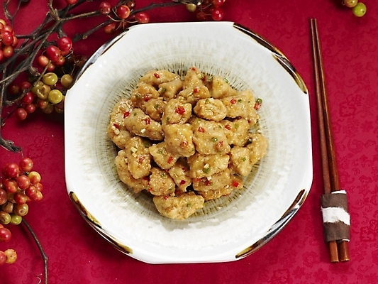 포토 JPG 스튜디오촬영 그릇 식기 접시 열매 음식 젓가락 실내 근접촬영 사람없음 장식 가로 빨간색 하이앵글 중식 나뭇가지 라조기 랴자오지 국내포토 나무 식물 뷰포인트 컬러 수저 내부 파일형식