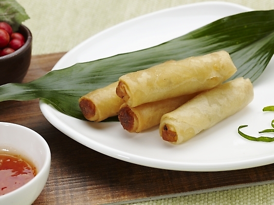 포토 JPG 스튜디오촬영 그릇 식기 접시 음식 나뭇잎 실내 근접촬영 사람없음 장식 가로 빨간색 초록색 중식 양념 춘권 국내포토 뷰포인트 컬러 잎 내부 파일형식