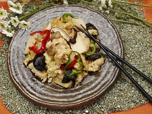 포토 JPG 스튜디오촬영 그릇 식기 접시 꽃 음식 젓가락 실내 근접촬영 사람없음 장식 가로 하이앵글 중식 버섯튀김 국내포토 식물 뷰포인트 수저 내부 튀김 파일형식