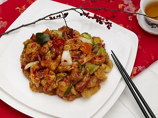 포토 JPG 스튜디오촬영 그릇 식기 접시 음식 젓가락 실내 근접촬영 사람없음 장식 가로 하이앵글 중식 흰색 탕수육 사천탕수육 국내포토 뷰포인트 컬러 수저 내부 파일형식