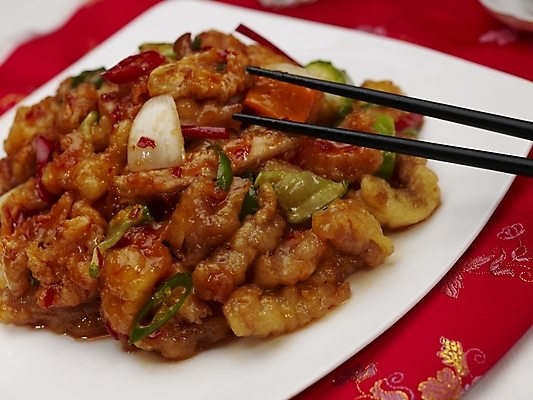 포토 JPG 스튜디오촬영 그릇 식기 접시 음식 젓가락 실내 근접촬영 사람없음 장식 가로 빨간색 중식 흰색 탕수육 사천탕수육 국내포토 뷰포인트 컬러 수저 파일형식