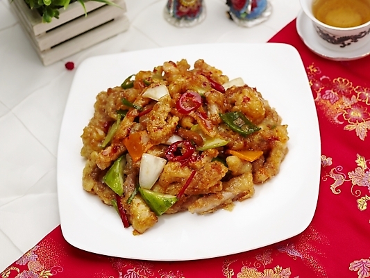 포토 JPG 스튜디오촬영 그릇 식기 접시 음식 실내 근접촬영 사람없음 장식 가로 빨간색 하이앵글 중식 흰색 탕수육 사천탕수육 국내포토 뷰포인트 컬러 파일형식