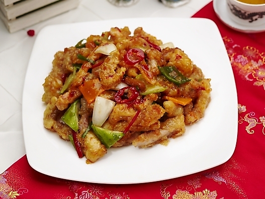 포토 JPG 스튜디오촬영 그릇 식기 접시 음식 실내 근접촬영 사람없음 장식 가로 빨간색 하이앵글 중식 흰색 탕수육 사천탕수육 국내포토 뷰포인트 컬러 파일형식