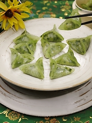 포토 JPG 스튜디오촬영 그릇 식기 접시 꽃 음식 가마_이동수단 젓가락 실내 근접촬영 사람없음 장식 세로 노란색 중식 만두 딤섬 비취교자 국내포토 식물 교통수단 뷰포인트 컬러 수저 내부 파일형식