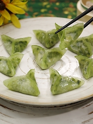 포토 JPG 스튜디오촬영 그릇 식기 접시 꽃 음식 가마_이동수단 젓가락 실내 근접촬영 사람없음 장식 세로 초록색 노란색 중식 만두 딤섬 비취교자 국내포토 식물 교통수단 뷰포인트 컬러 수저 내부 파일형식