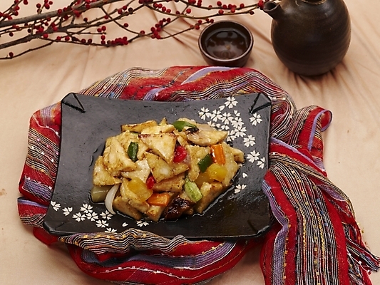 포토 JPG 스튜디오촬영 그릇 식기 접시 음식 술잔 주전자 실내 근접촬영 사람없음 장식 가로 중식 나뭇가지 탕수육 두부탕수육 국내포토 나무 뷰포인트 주방용품 잔 내부 파일형식