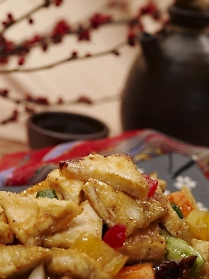 포토 JPG 스튜디오촬영 그릇 식기 접시 음식 실내 근접촬영 사람없음 장식 중식 나뭇가지 탕수육 두부탕수육 국내포토 나무 뷰포인트 내부 파일형식