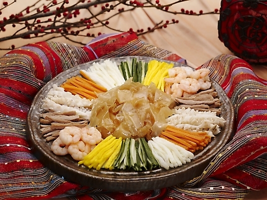 포토 JPG 스튜디오촬영 그릇 식기 접시 음식 채소 오이 새우 실내 근접촬영 사람없음 장식 중식 당근 해삼 양장피 국내포토 뷰포인트 뿌리채소 갑각류 내부 해산물 파일형식