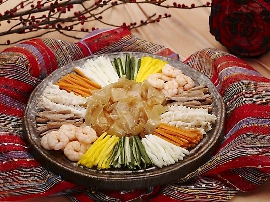 포토 JPG 스튜디오촬영 그릇 식기 접시 음식 채소 오이 새우 실내 근접촬영 사람없음 장식 중식 당근 해삼 양장피 국내포토 뷰포인트 뿌리채소 갑각류 내부 해산물 파일형식