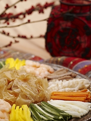 포토 JPG 스튜디오촬영 그릇 식기 접시 음식 채소 오이 새우 실내 근접촬영 사람없음 장식 중식 당근 나뭇가지 해삼 양장피 국내포토 나무 뷰포인트 뿌리채소 갑각류 내부 해산물 파일형식