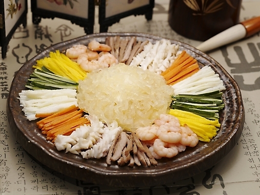 포토 JPG 스튜디오촬영 그릇 식기 접시 음식 채소 오이 새우 실내 근접촬영 사람없음 장식 중식 당근 붓 해삼 미니병풍 양장피 국내포토 뷰포인트 뿌리채소 갑각류 내부 해산물 파일형식