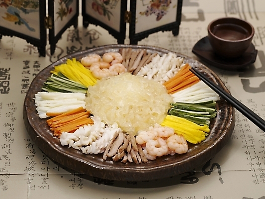 포토 JPG 스튜디오촬영 그릇 식기 접시 음식 채소 젓가락 오이 새우 실내 근접촬영 사람없음 장식 중식 당근 병풍 해삼 양장피 국내포토 뷰포인트 뿌리채소 수저 갑각류 내부 해산물 파일형식