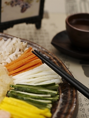 포토 JPG 스튜디오촬영 그릇 식기 접시 음식 채소 젓가락 오이 새우 실내 근접촬영 사람없음 장식 중식 당근 병풍 해삼 양장피 국내포토 뷰포인트 뿌리채소 수저 갑각류 내부 해산물 파일형식