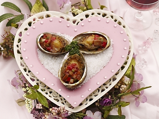 포토 JPG 스튜디오촬영 그릇 식기 접시 꽃 음식 분홍색 와인잔 실내 근접촬영 사람없음 장식 초록색 하이앵글 중식 와인 전복요리 국내포토 식물 뷰포인트 컬러 술잔 주류 파일형식