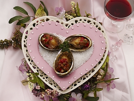 포토 JPG 스튜디오촬영 그릇 식기 접시 꽃 음식 분홍색 와인잔 실내 근접촬영 사람없음 장식 초록색 하이앵글 중식 와인 전복요리 국내포토 식물 뷰포인트 컬러 술잔 주류 파일형식