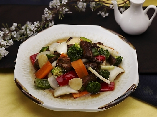 포토 JPG 스튜디오촬영 그릇 식기 접시 꽃 음식 주전자 피망 실내 마늘 근접촬영 사람없음 장식 중식 당근 소고기요리 국내포토 식물 뷰포인트 채소 주방용품 뿌리채소 내부 파일형식