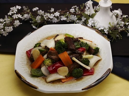 포토 JPG 스튜디오촬영 그릇 식기 접시 꽃 음식 주전자 피망 실내 마늘 근접촬영 사람없음 장식 중식 당근 소고기요리 국내포토 식물 뷰포인트 채소 주방용품 뿌리채소 내부 파일형식