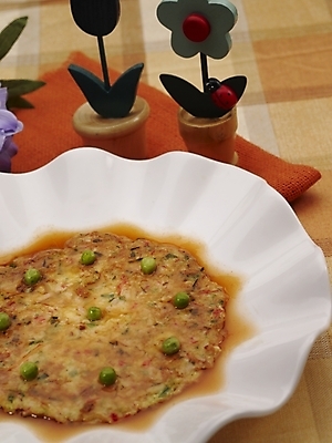 포토 JPG 스튜디오촬영 그릇 식기 접시 꽃 음식 실내 근접촬영 사람없음 장식 세로 초록색 중식 식탁보 전 부침개 미니화분 강낭콩 게살계란후라이 국내포토 식물 화분 한식 뷰포인트 컬러 콩 계란프라이 파일형식