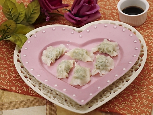 포토 JPG 스튜디오촬영 그릇 식기 접시 꽃 음식 실내 근접촬영 사람없음 장식 하이앵글 장미 중식 식탁보 만두 간장 종지 딤섬 물만두 국내포토 식물 뷰포인트 양념 파일형식