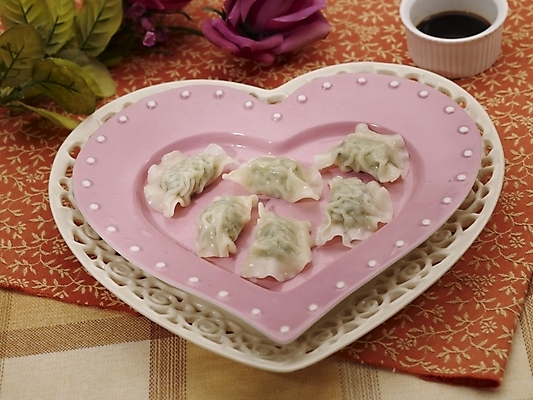 포토 JPG 스튜디오촬영 그릇 식기 접시 꽃 음식 실내 근접촬영 사람없음 장식 하이앵글 장미 중식 식탁보 만두 간장 종지 딤섬 물만두 국내포토 식물 뷰포인트 양념 파일형식