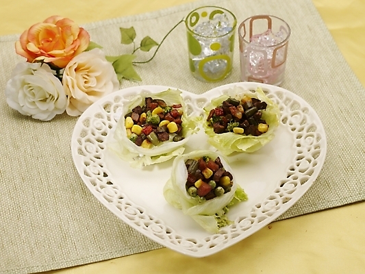 포토 JPG 스튜디오촬영 그릇 식기 접시 꽃 음식 잔 실내 옥수수 근접촬영 사람없음 장식 컵 가로 하이앵글 장미 중식 얼음 소고기 쌈 강낭콩 쇠고기양상추쌈 양상추쌈 국내포토 자연요소 식물 뷰포인트 콩 곡류 육류 파일형식