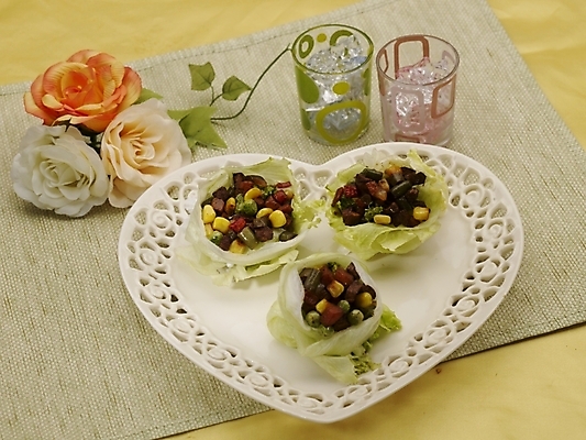 포토 JPG 스튜디오촬영 그릇 식기 접시 꽃 음식 잔 실내 옥수수 근접촬영 사람없음 장식 컵 가로 하이앵글 장미 중식 얼음 소고기 쌈 강낭콩 쇠고기양상추쌈 양상추쌈 국내포토 자연요소 식물 뷰포인트 콩 곡류 육류 내부 파일형식