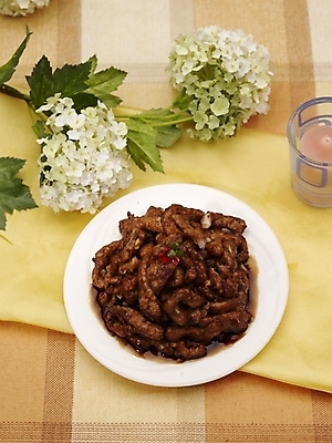 포토 JPG 스튜디오촬영 그릇 식기 접시 꽃 음식 실내 사람없음 장식 컵 세로 하이앵글 중식 경장육사 국내포토 식물 뷰포인트 내부 파일형식