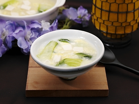 포토 JPG 스튜디오촬영 그릇 식기 접시 꽃 음식 실내 근접촬영 사람없음 장식 중식 숟가락 탕 두부 산라탕 국내포토 식물 뷰포인트 수저 내부 파일형식