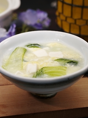 포토 JPG 스튜디오촬영 그릇 식기 접시 꽃 음식 실내 근접촬영 사람없음 장식 세로 중식 두부 산라탕 국내포토 식물 뷰포인트 내부 파일형식