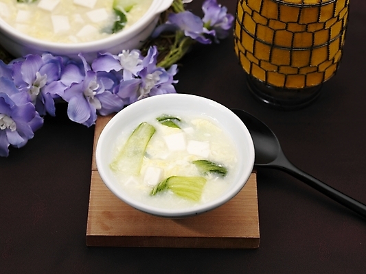 포토 JPG 스튜디오촬영 그릇 식기 접시 꽃 음식 실내 근접촬영 사람없음 장식 하이앵글 중식 숟가락 탕 두부 산라탕 국내포토 식물 뷰포인트 수저 내부 파일형식