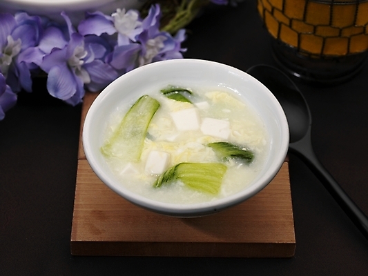 포토 JPG 스튜디오촬영 그릇 식기 접시 꽃 음식 실내 근접촬영 사람없음 장식 가로 하이앵글 중식 두부 산라탕 국내포토 식물 뷰포인트 내부 파일형식