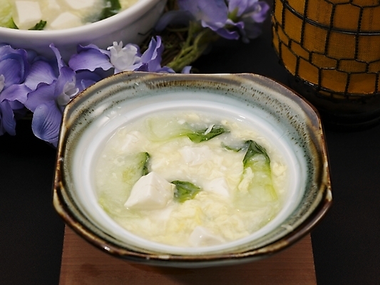 포토 JPG 스튜디오촬영 그릇 식기 접시 꽃 음식 실내 근접촬영 사람없음 장식 하이앵글 중식 탕 두부 산라탕 국내포토 식물 뷰포인트 내부 파일형식