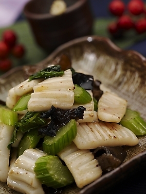 포토 JPG 스튜디오촬영 그릇 식기 접시 음식 실내 근접촬영 사람없음 장식 세로 중식 샐러리 오징어볶음 국내포토 뷰포인트 채소 내부 볶음 파일형식