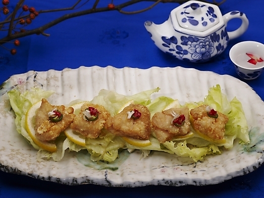 포토 JPG 스튜디오촬영 식물 그릇 식기 접시 음식 술잔 주전자 잔 실내 근접촬영 사람없음 장식 가로 파란색 하이앵글 중식 나뭇가지 유린기 국내포토 나무 뷰포인트 컬러 주방용품 내부 파일형식