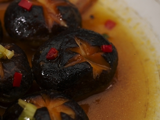 포토 JPG 스튜디오촬영 그릇 식기 접시 음식 실내 근접촬영 사람없음 장식 중식 버섯 조림 어향동고 국내포토 뷰포인트 내부 파일형식