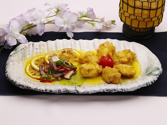 포토 JPG 스튜디오촬영 식물 그릇 식기 접시 꽃 음식 젓가락 실내 사람없음 장식 컵 중식 치킨 레몬 물컵 레몬치킨 샤오마이 국내포토 과일 수저 닭고기요리 파일형식