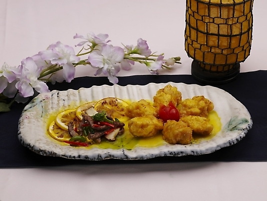 포토 JPG 스튜디오촬영 식물 그릇 식기 접시 꽃 음식 젓가락 실내 사람없음 장식 컵 중식 치킨 레몬 물컵 레몬치킨 샤오마이 국내포토 과일 수저 닭고기요리 파일형식