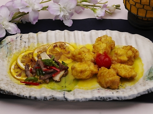 포토 JPG 스튜디오촬영 식물 그릇 식기 접시 꽃 음식 젓가락 실내 사람없음 장식 컵 중식 치킨 레몬 물컵 레몬치킨 샤오마이 국내포토 과일 수저 닭고기요리 파일형식